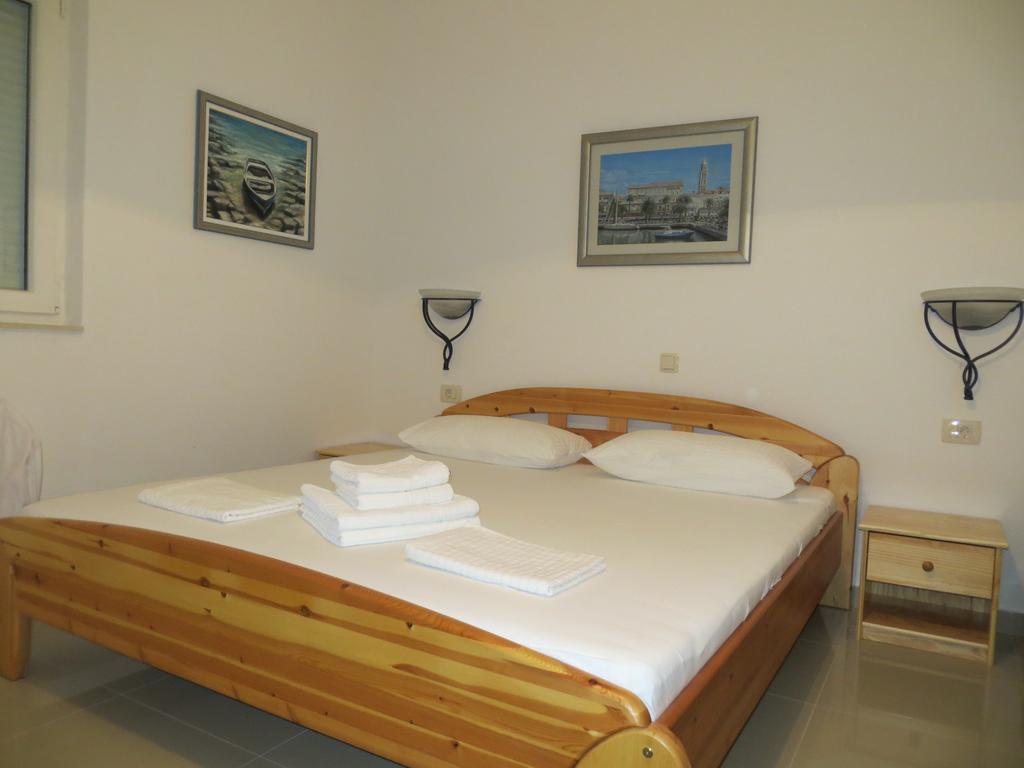 Apartments Lucija Brela Habitación foto