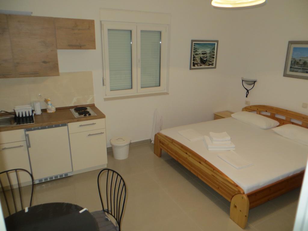 Apartments Lucija Brela Habitación foto